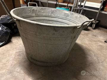 Mastello o tinozza vintage in metallo zincato