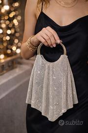 Pochette argento con manici ad anelli