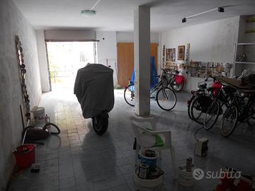 BOX 60mq due serrande S.Giacomo zona Ranch