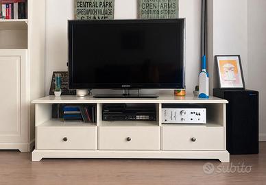Soggiorno IKEA: mobile TV, libreria e pensile
