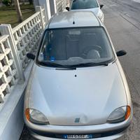 Macchina Fiat 600