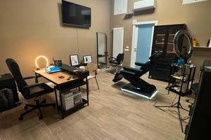 Cabina studio tatuaggio-dermopigmentazione-piercin