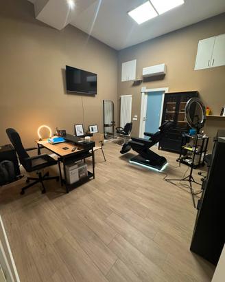 Cabina studio tatuaggio-dermopigmentazione-piercin