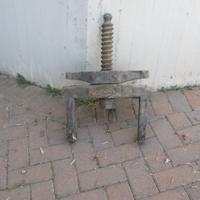 oggetto  per cantina per il vino