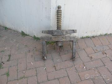 oggetto  per cantina per il vino