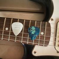 Chitarra acusticaeletrica e amplificatore