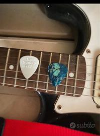 Chitarra acusticaeletrica e amplificatore