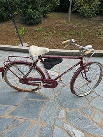 Due bici bianchi a baccheca uomo e donna