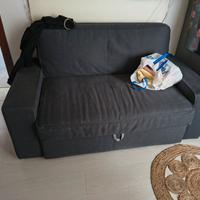 1 divano letto e 1 divano normale 