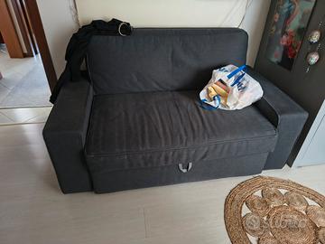 1 divano letto e 1 divano normale 