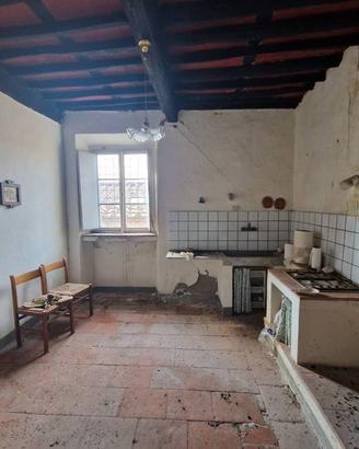 Rustico / Casale di 100 m² con più di 5 locali a L