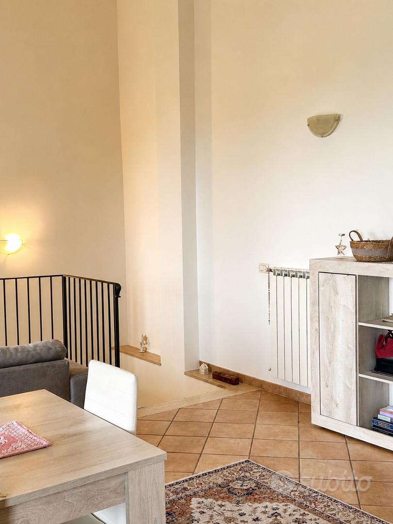 Eleganza, luce e panorama: appartamento pronto da - Vista 5