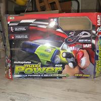 pista con macchinine telecomandate