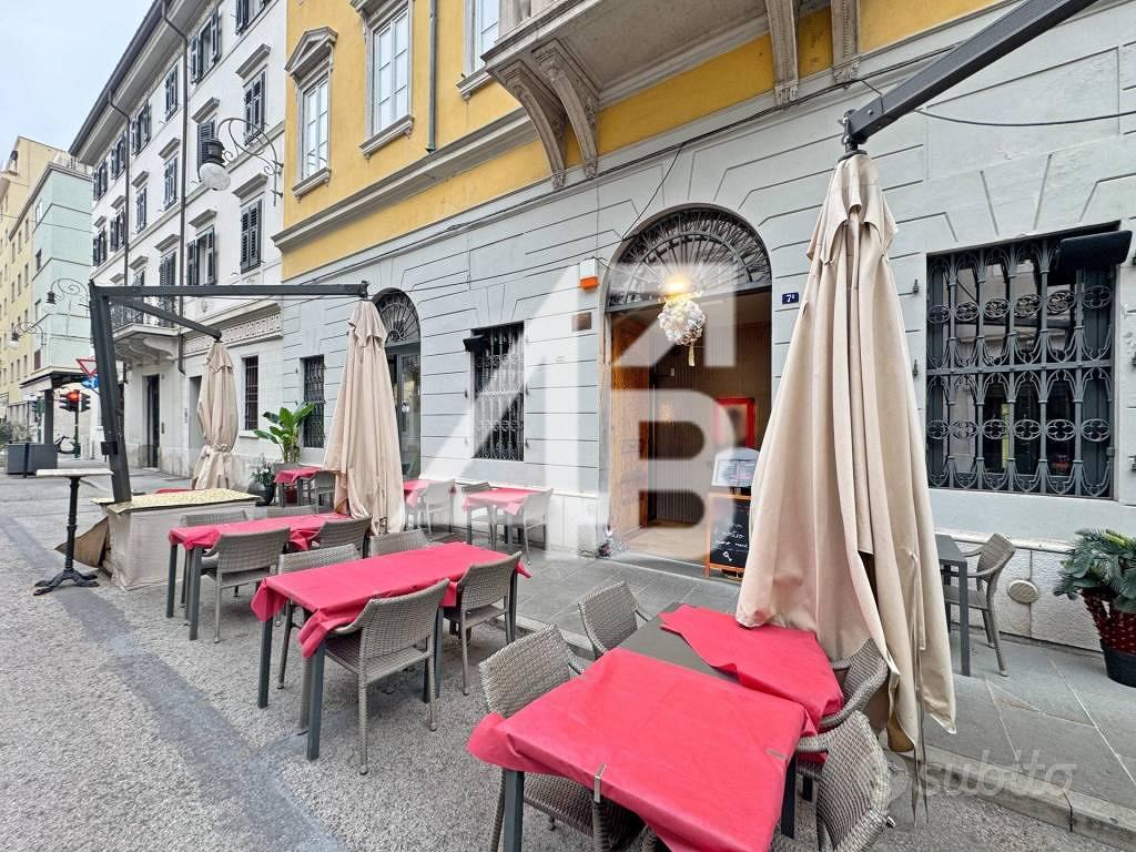 Attività / Licenza di 244 m² con 4 locali a Triest