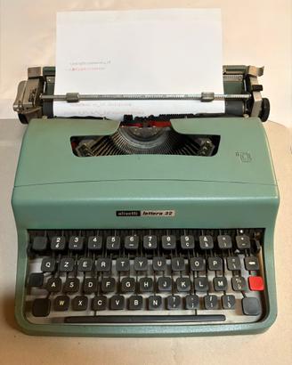 Macchina da  scrivere olivetti  funzionante