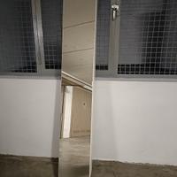 armadio colonna con specchio 