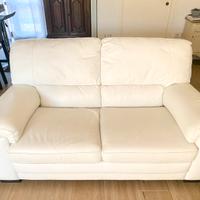 Coppia di divani bianchi in pelle chateau d’ax