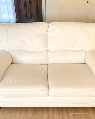 Coppia di divani bianchi in pelle chateau d’ax