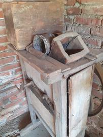 Vecchia sganatrice per mais