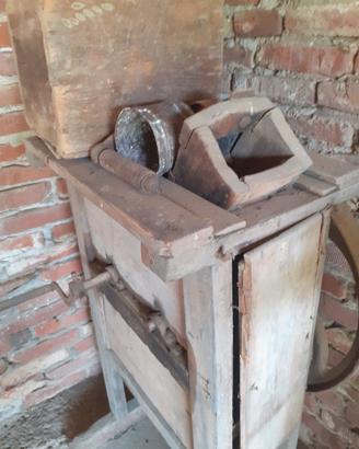 Vecchia sganatrice per mais