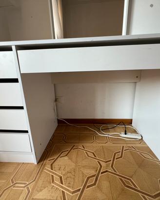 Scrivania sedia con ruote cubi libreria