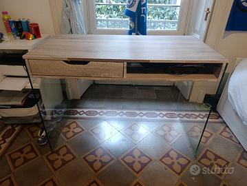 Scrivania per  ufficio o studio 