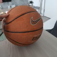 pallone nike baller firma di lebron james