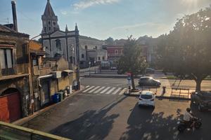 Trecastagni piazza indipendente  trivani