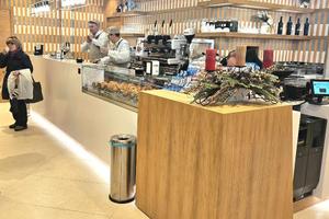 Bar con cucina e ampio parcheggio