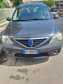 DACIA macchina griggio