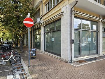 Locale commerciale completamente ristrutturato