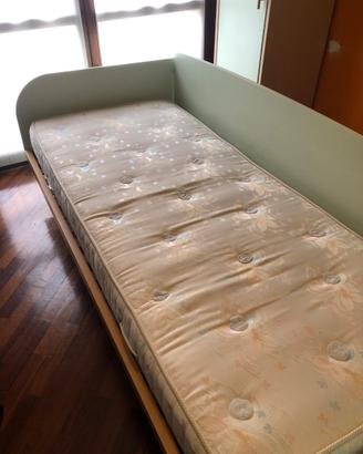 Letto singolo con rotelle