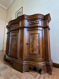 mobile in noce antiquariato 