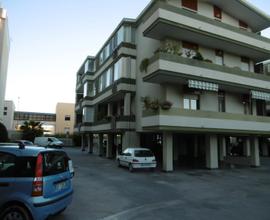 Selargius, comodo trivano in piccolo condominio