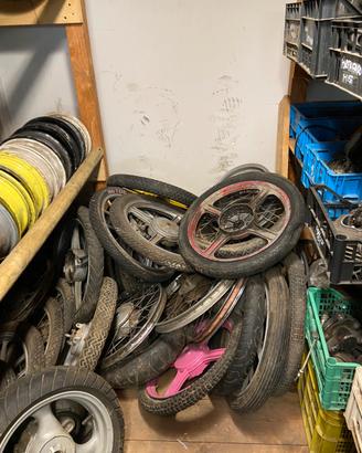 Cerchi posteriore anteriori Piaggio