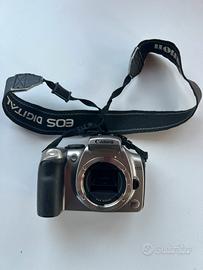 Macchina fotografica CanonEOS 300D con obiettivi