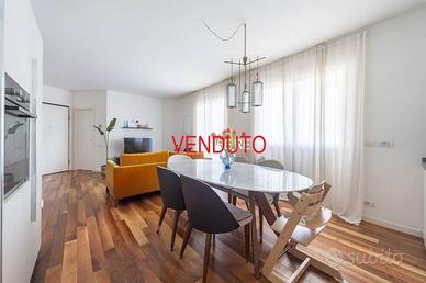 Appartamento di 100 m² con 3 locali e box auto a M