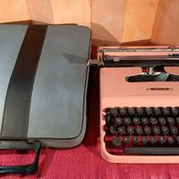 Macchina da scrivere OLIVETTI LETTERA 22 rosa