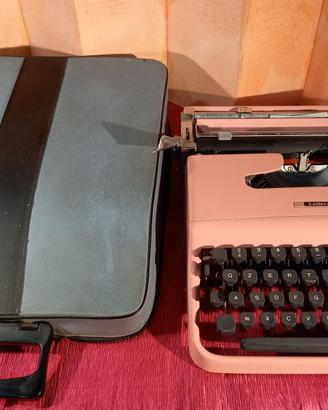 Macchina da scrivere OLIVETTI LETTERA 22 rosa