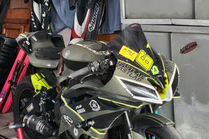 R6 settata, solo pista 