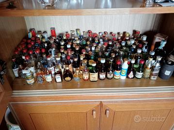 Mignon bottiglie di  liquore 