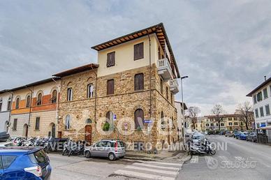 Casa indipendente di 177 m² con più di 5 locali a 