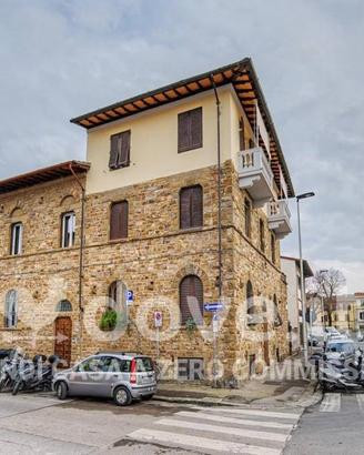Casa indipendente di 177 m² con più di 5 locali a 