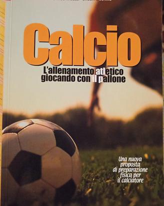 l'allenamento atletico giocando con il pallone 