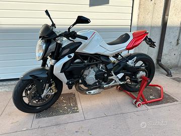 MV Agusta Brutale 800