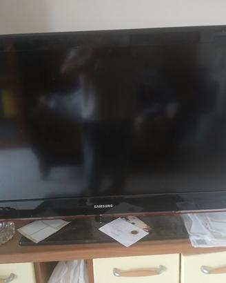 Tv Samsung. dim schermo piatto 100 x 62
