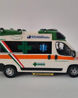Atlas - 1:43 - 15 x Ambulance's - Serie completa cremagliera e