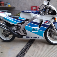 Suzuki rgv r