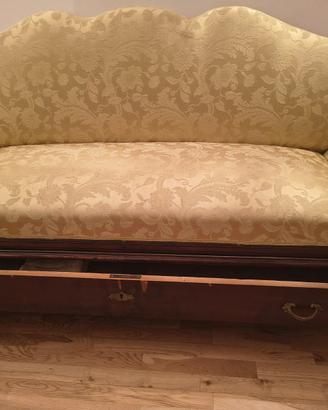 Divano d'Epoca /classico damascato con cassettone