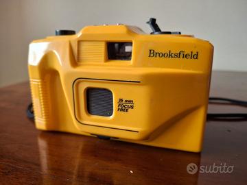 Macchina fotografica vintage brooksfield 35mm gial